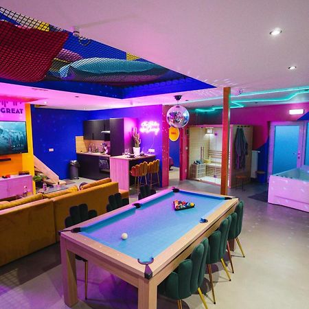 Capsule Boogie-Woogie - Jacuzzi - Sauna - Billard - Jeux - Ecran Geant - Filet Suspendu - Netflix La Louviere Exterior photo