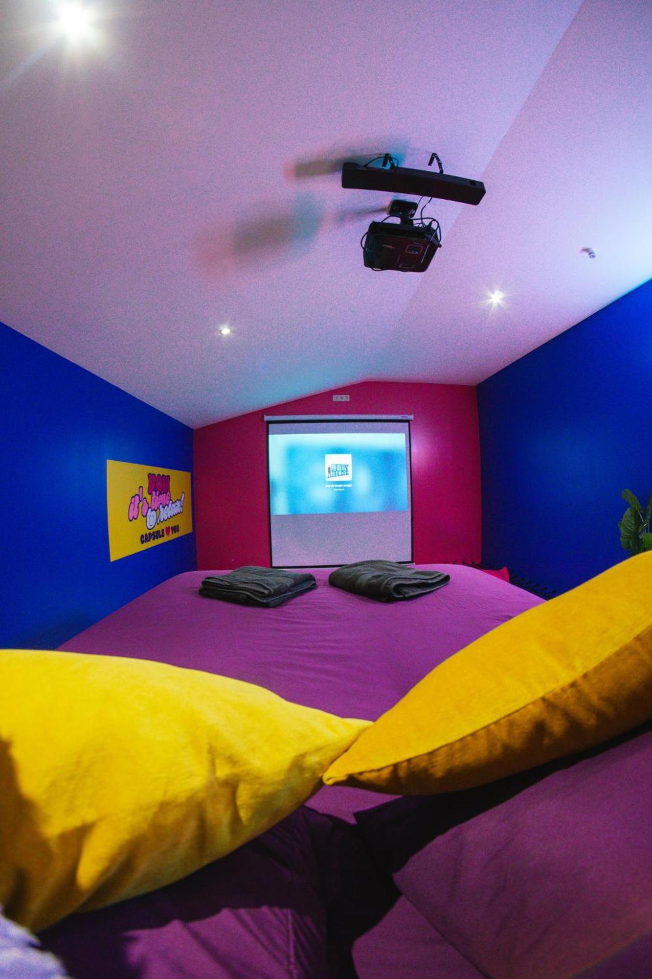 Capsule Boogie-Woogie - Jacuzzi - Sauna - Billard - Jeux - Ecran Geant - Filet Suspendu - Netflix La Louviere Exterior photo