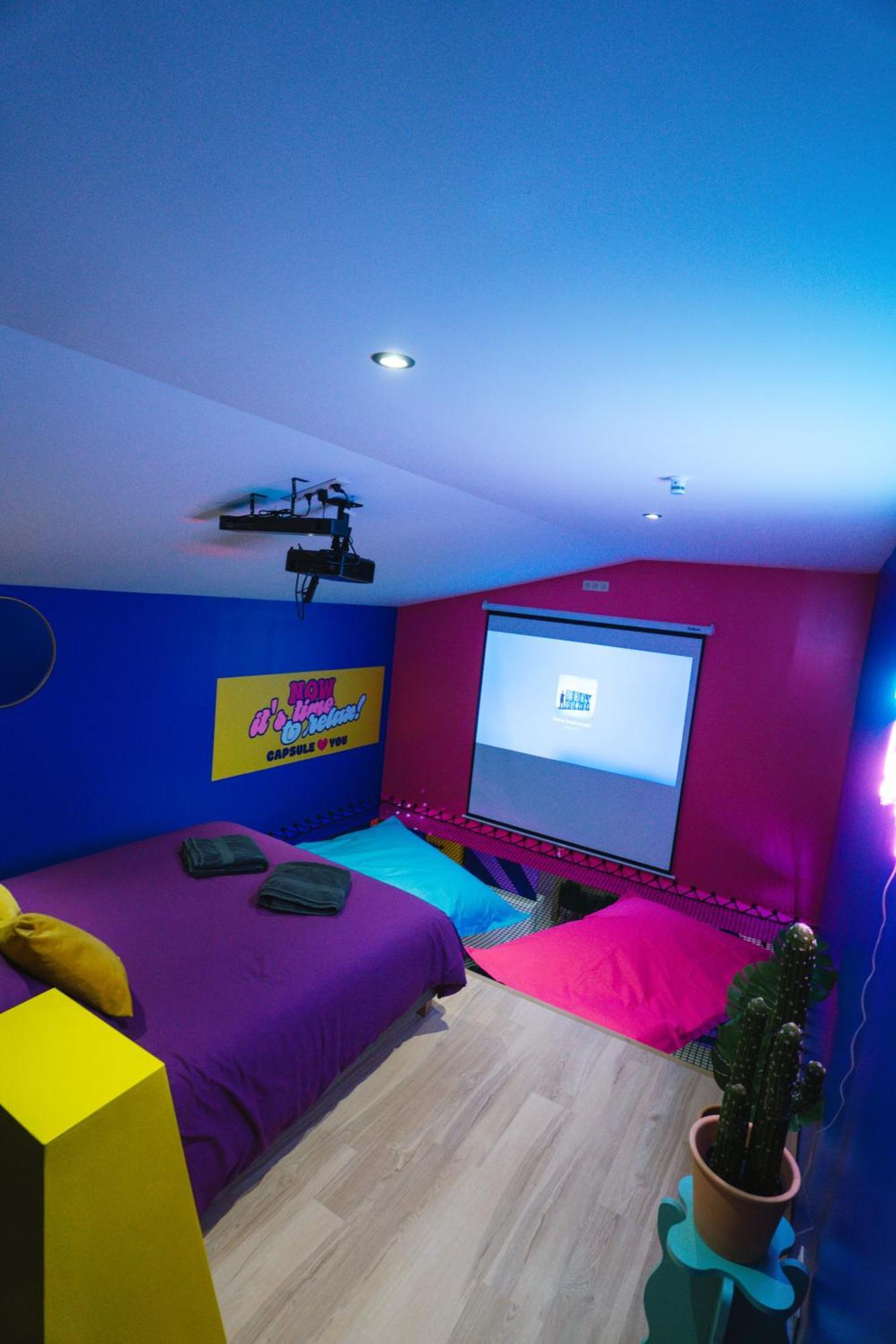 Capsule Boogie-Woogie - Jacuzzi - Sauna - Billard - Jeux - Ecran Geant - Filet Suspendu - Netflix La Louviere Exterior photo