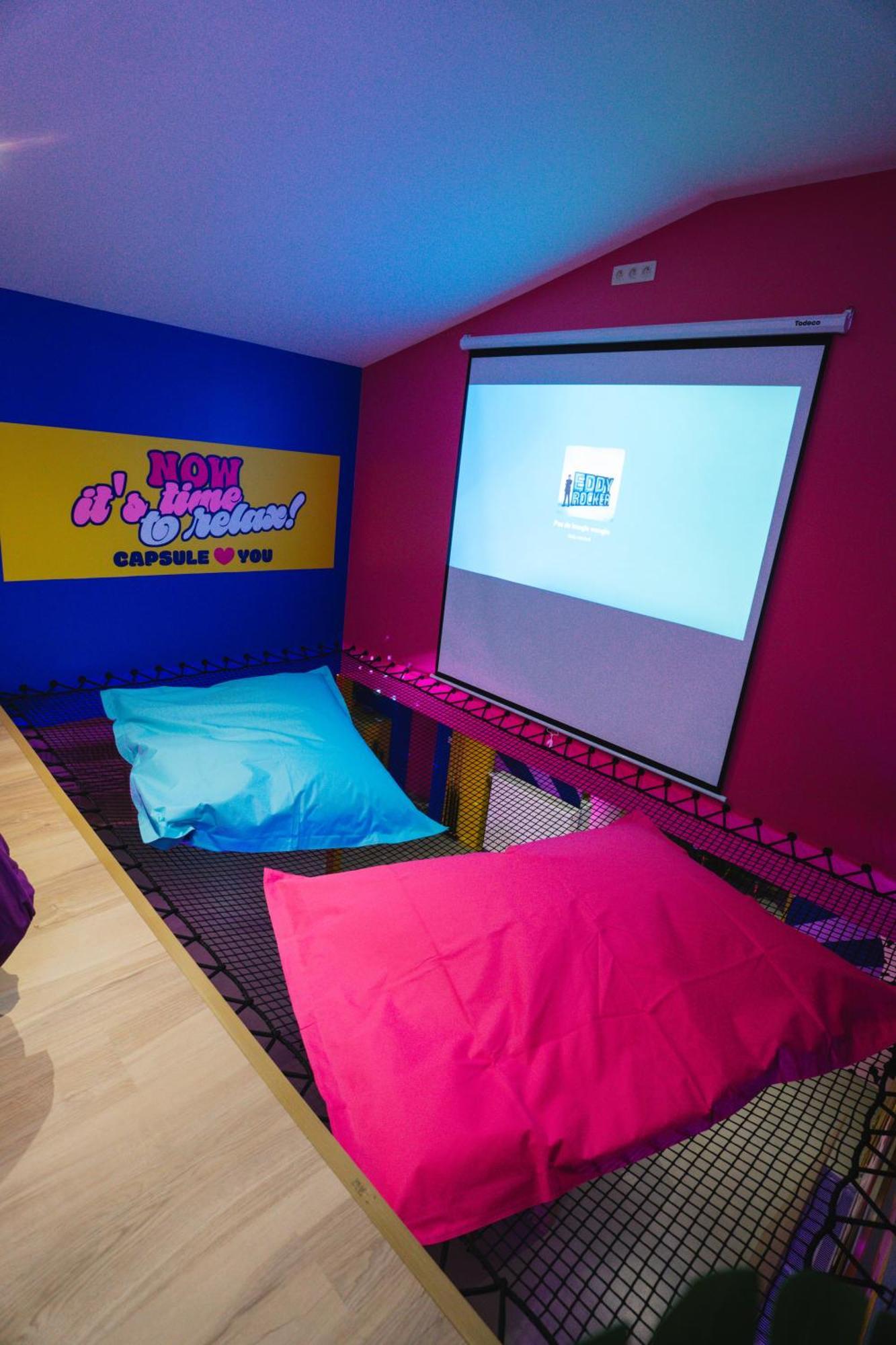 Capsule Boogie-Woogie - Jacuzzi - Sauna - Billard - Jeux - Ecran Geant - Filet Suspendu - Netflix La Louviere Exterior photo