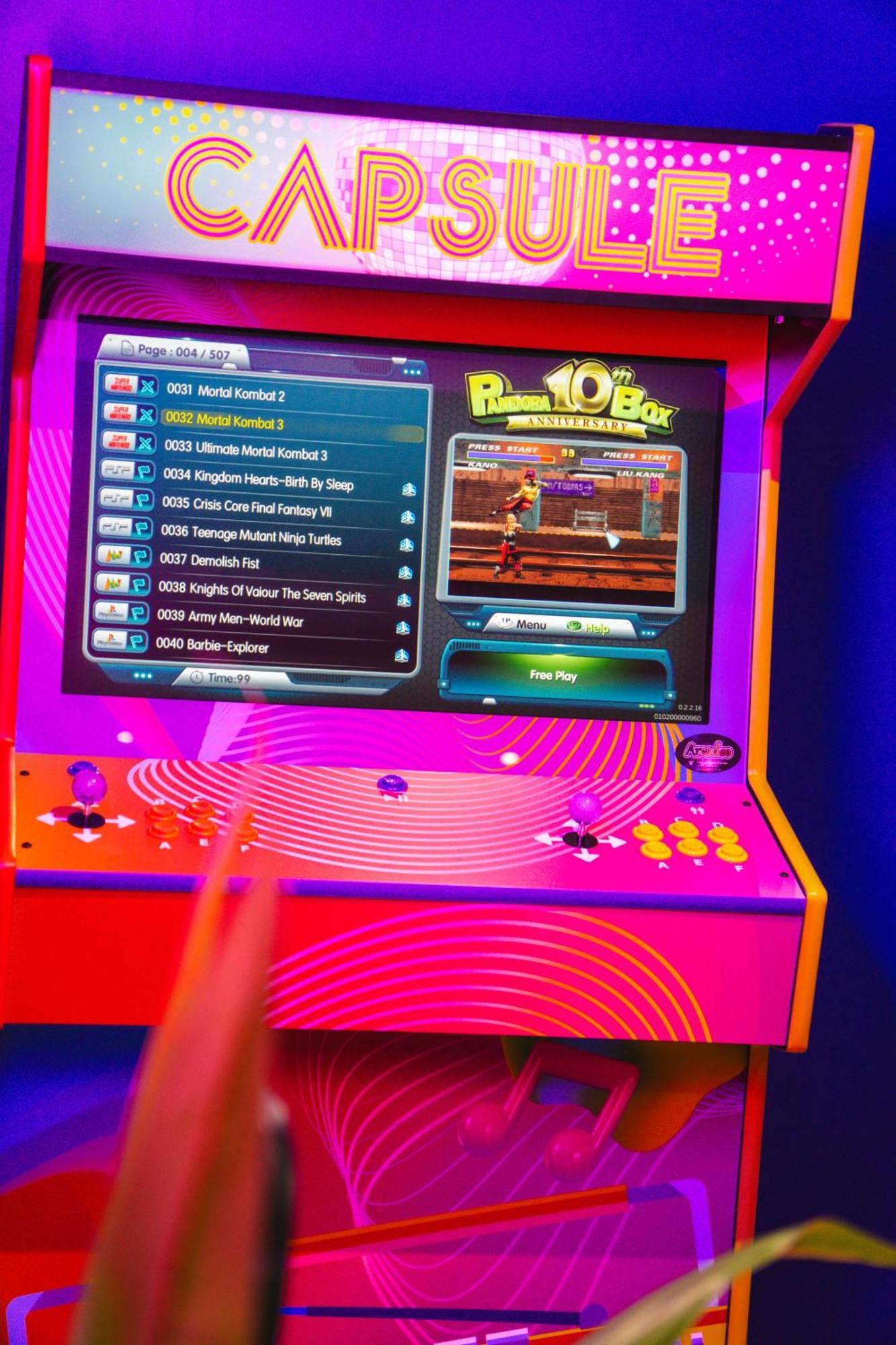 Capsule Boogie-Woogie - Jacuzzi - Sauna - Billard - Jeux - Ecran Geant - Filet Suspendu - Netflix La Louviere Exterior photo